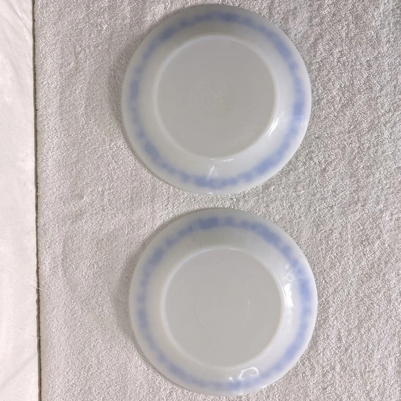 Vintage Termo-Rey Milk  Glass Dinner Plates W Blue Floral Pattern x2 - Picture 4 of 9